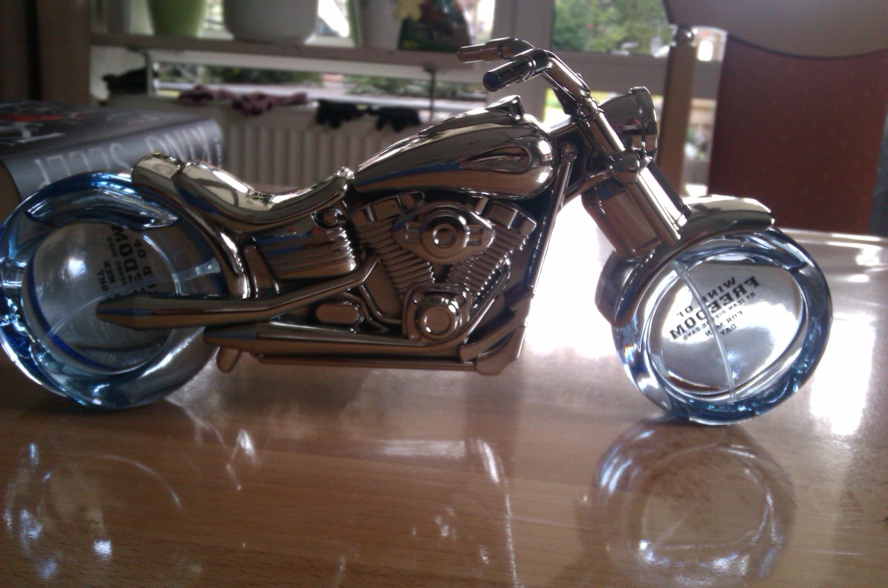 духи Harley Davidson идеи изображения мотоцикла