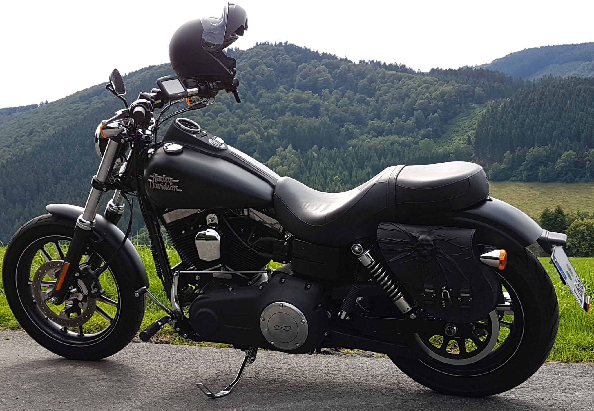 Kundenbikes (S. 11) - Milwaukee V-Twin - Harley-Davidson ...