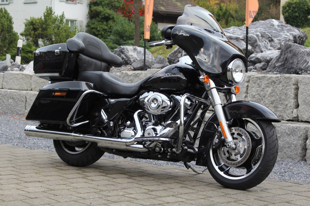 Radio Harman Kardon Ton Geht Immer Wieder Aus S 1 Milwaukee V Twin Harley Davidson Forum Community